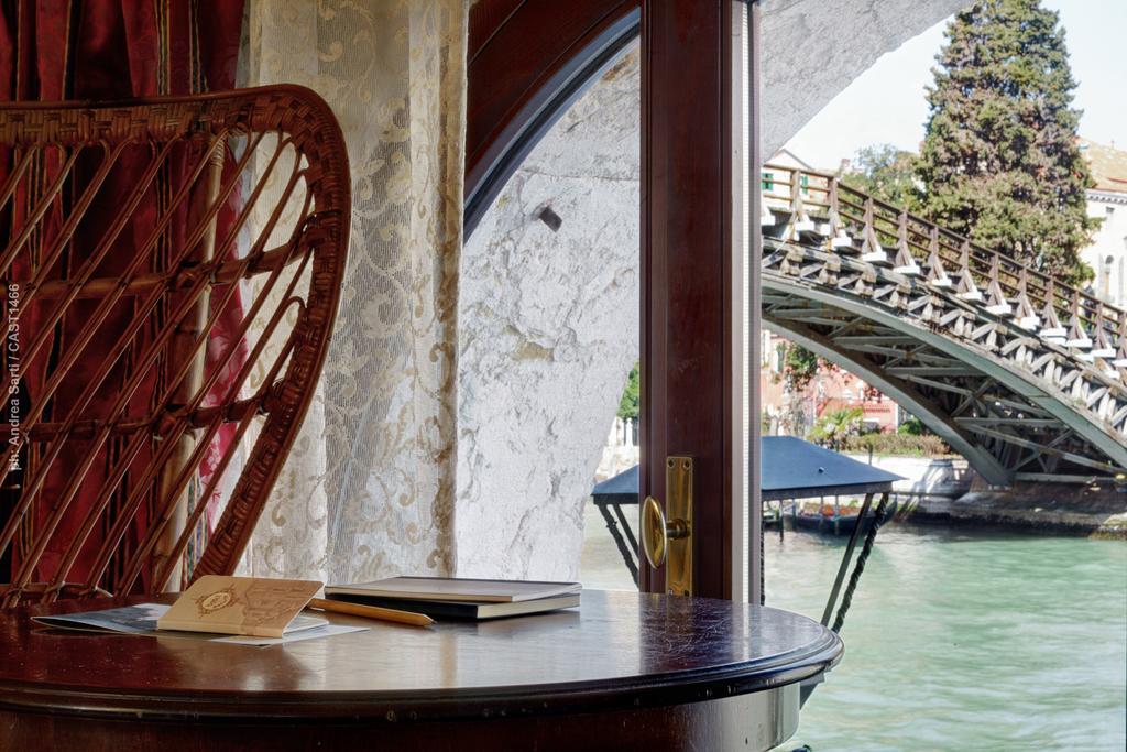 Large Double or Twin Room Canal View
